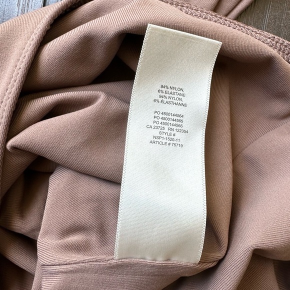 Babaton Contour v neck bodysuit - New - Picture 4 of 4